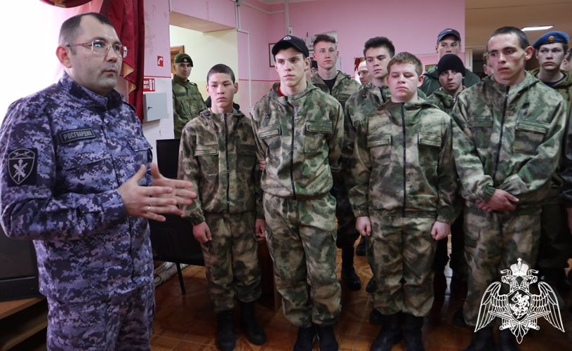 Ветераны Росгвардии организовали для тюменских школьников военно-спортивное мероприятие