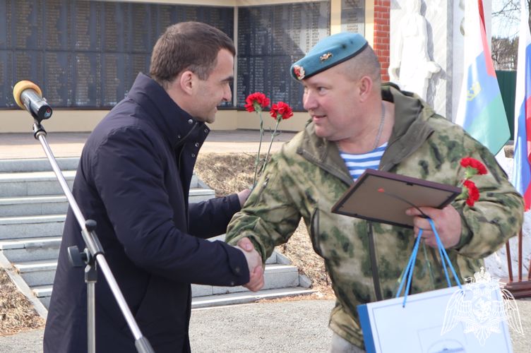 Ветераны Росгвардии организовали для тюменских школьников военно-спортивное мероприятие