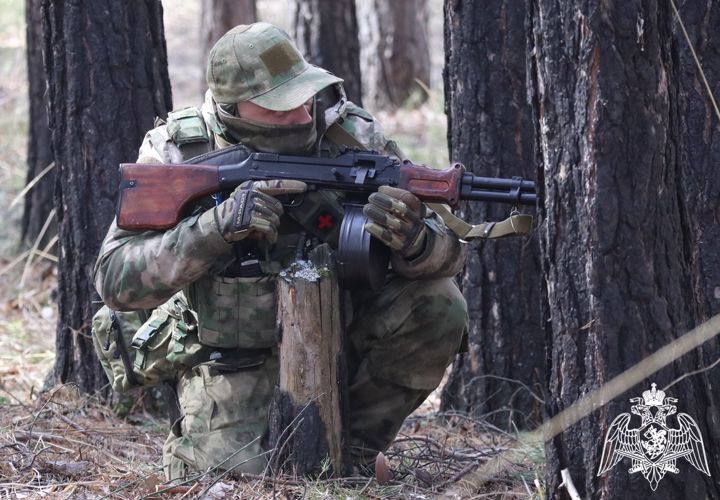 Ветераны Росгвардии организовали для тюменских школьников военно-спортивное мероприятие