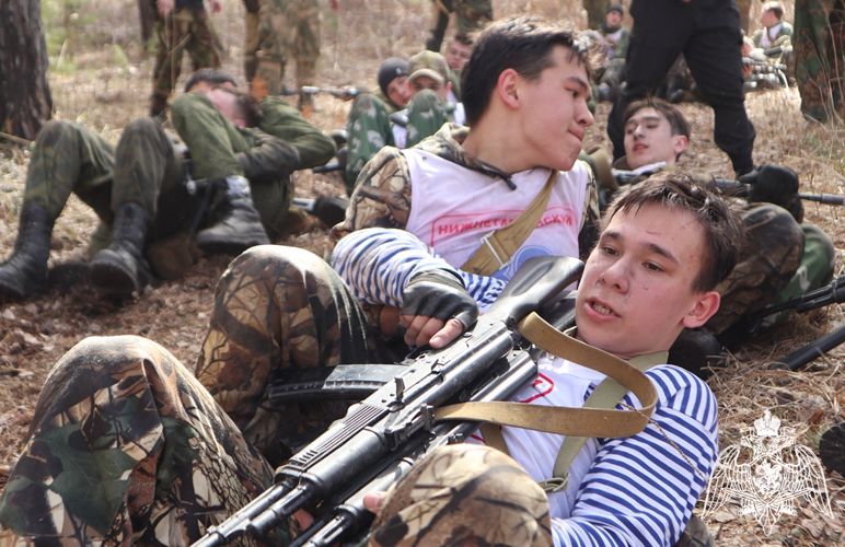 Ветераны Росгвардии организовали для тюменских школьников военно-спортивное мероприятие