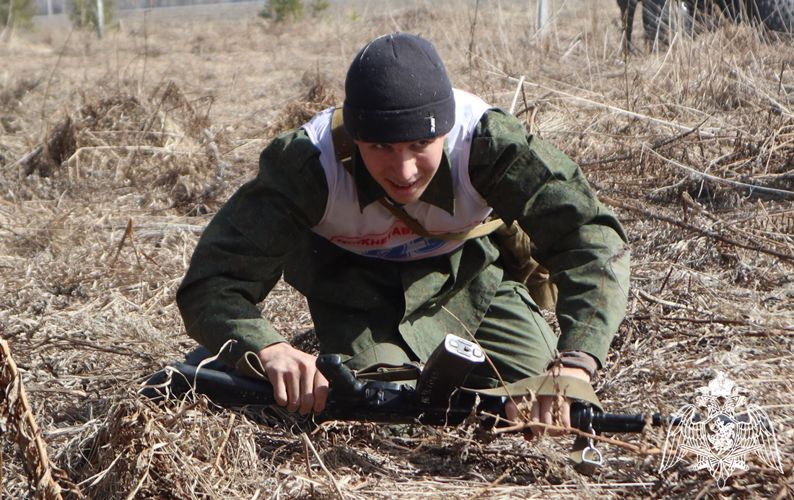 Ветераны Росгвардии организовали для тюменских школьников военно-спортивное мероприятие