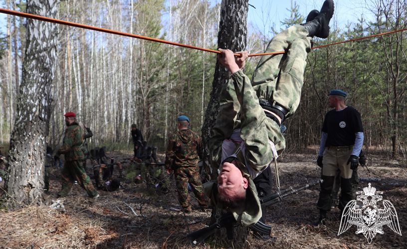 Ветераны Росгвардии организовали для тюменских школьников военно-спортивное мероприятие