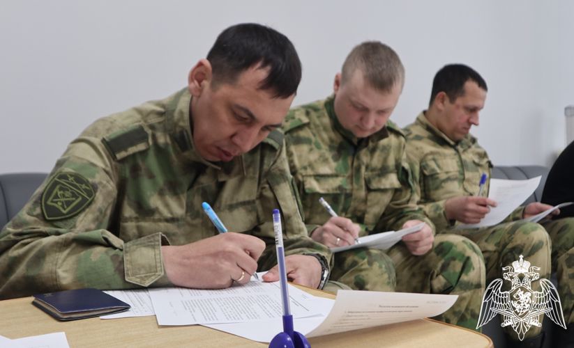 Кинологи Росгвардии в Тюмени пополнили банк крови и поздравили медиков с Национальным днём донора