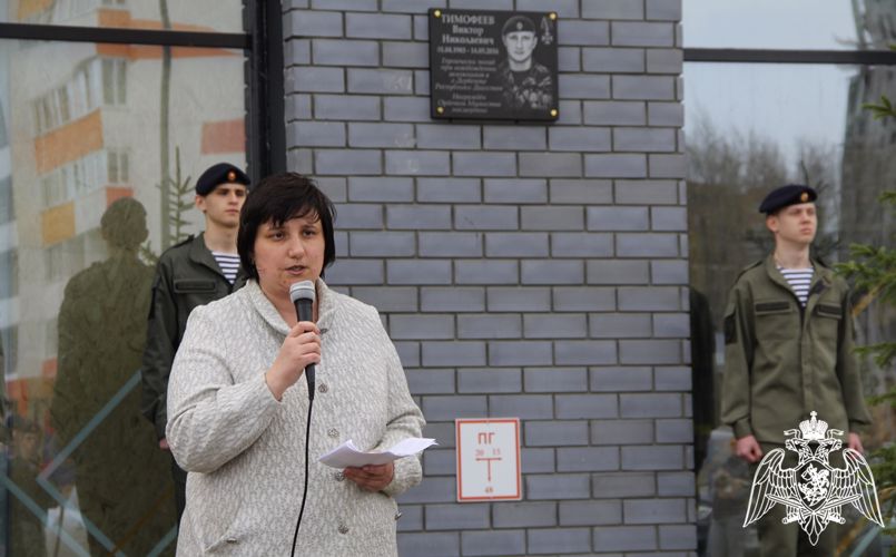 Память офицера СОБР погибшего при исполнении служебного долга увековечена в Тюмени (видео)
