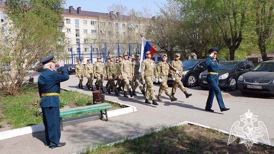 Росгвардия в Тюмени поздравила персональными парадами ветеранов Великой Отечественной войны