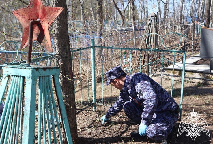 Росгвардейцы облагородили места захоронения участников Великой Отечественной войны в Тюменской области