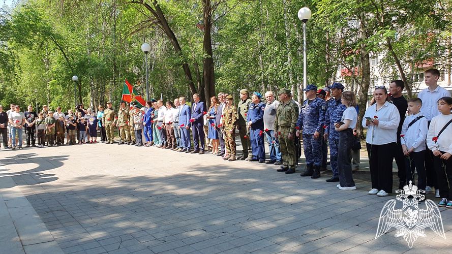 Память военного фотокорреспондента почтили росгвардейцы в Тюмени