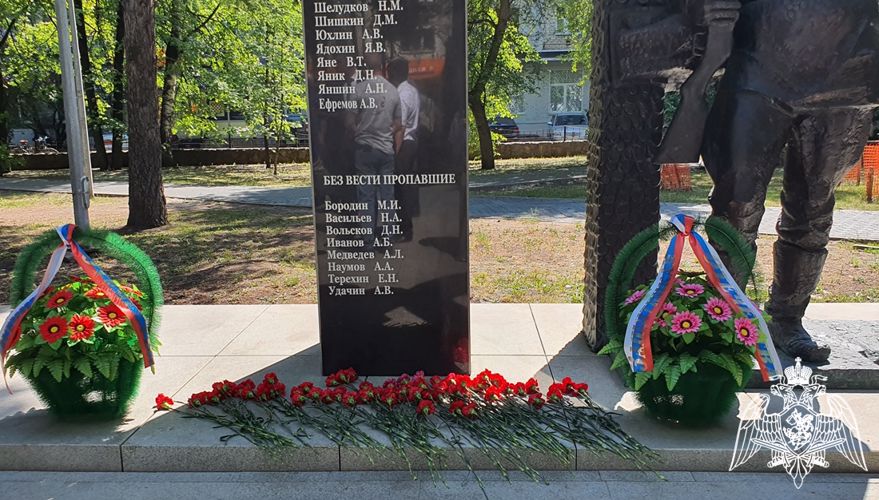 Память военного фотокорреспондента почтили росгвардейцы в Тюмени