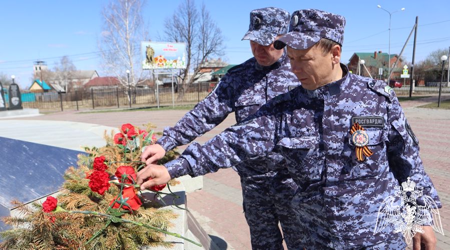 Росгвардейцы облагородили места захоронения участников Великой Отечественной войны в Тюменской области