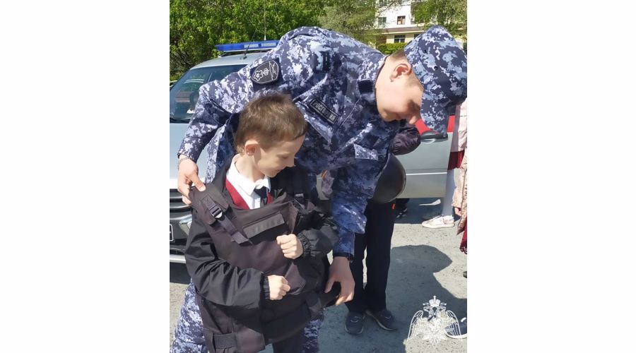 Ежегодный всероссийский ведомственный проект «Каникулы с Росгвардией» стартовал в Тюменской области