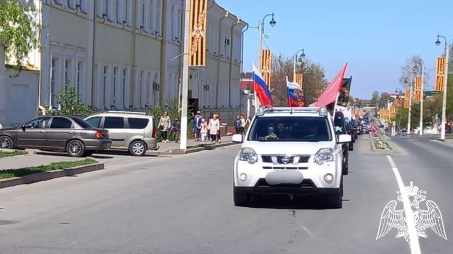 В День Победы росгвардейцы вместе с семьями приняли участие в акциях «Бессмертный автополк» и «Окна Победы»