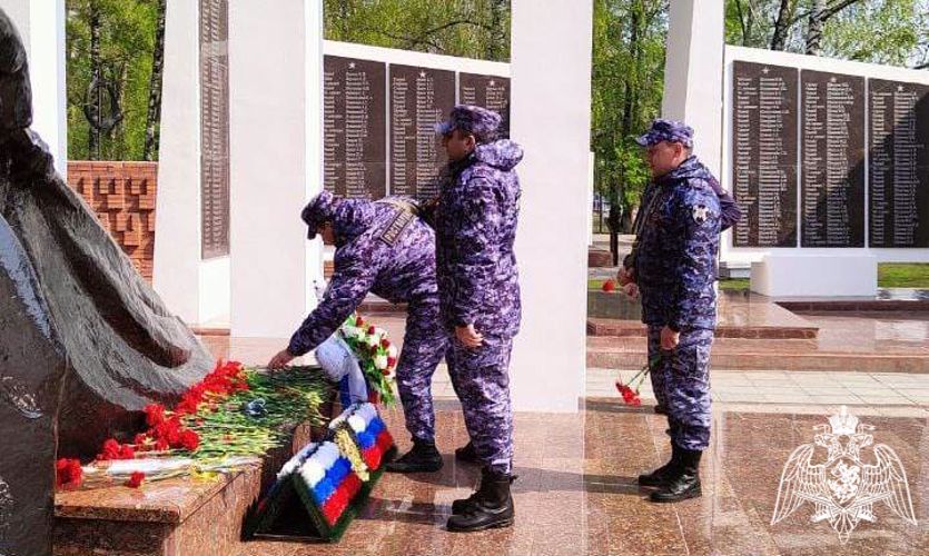 Начальник Управления Росгвардии по Тюменской области почтил память павших героев Великой Отечественной войны 