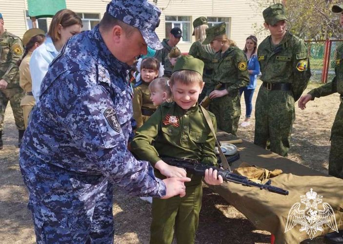 В рамках празднования Дня Победы росгвардейцы в Тюменской области провели десятки военно-патриотических мероприятий