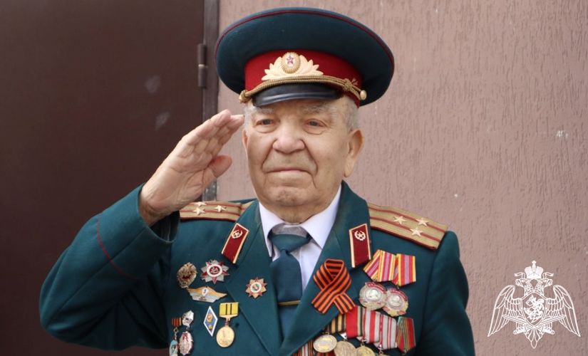 Росгвардия в Тюмени поздравила персональными парадами ветеранов Великой Отечественной войны