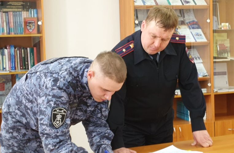 Молодые сотрудники Росгвардии в Тюмени успешно завершили курс профессиональной подготовки