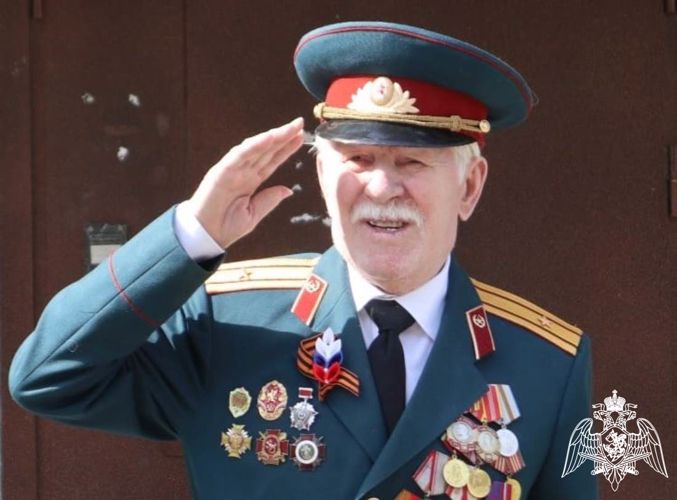 Росгвардия в Тюмени поздравила персональными парадами ветеранов Великой Отечественной войны