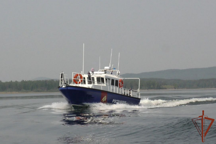 Моряки Росгвардии отработали учебные задачи в ходе рейдового сбора на Урале (видео)