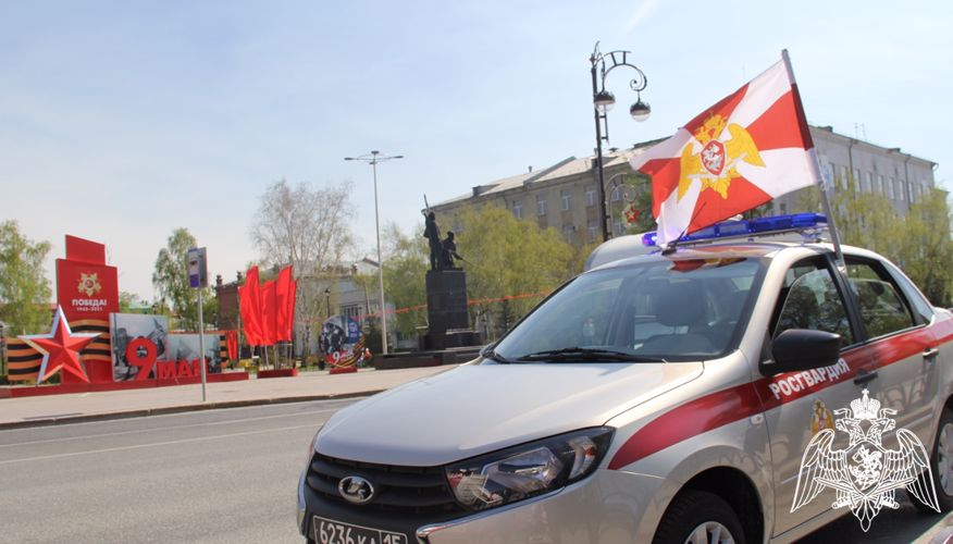 Росгвардия в Тюмени приняла участие в автопробеге «Нам дороги эти позабыть нельзя»