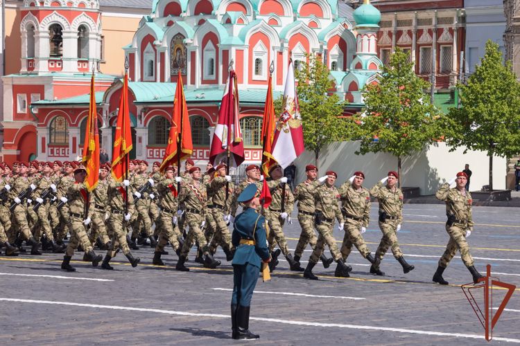 Росгвардия приняла участие в параде Победы в Екатеринбурге