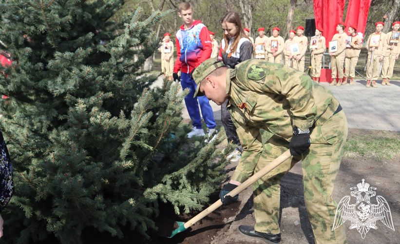 Ветеран Росгвардии стал инициатором создания Аллеи "Бессмертного полка" в Тюмени