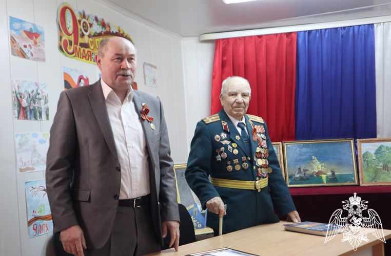 Выставка творческих работ ветерана Великой Отечественной войны открыта в тюменском кинологическом центре Уральского округа Росгвардии (видео)