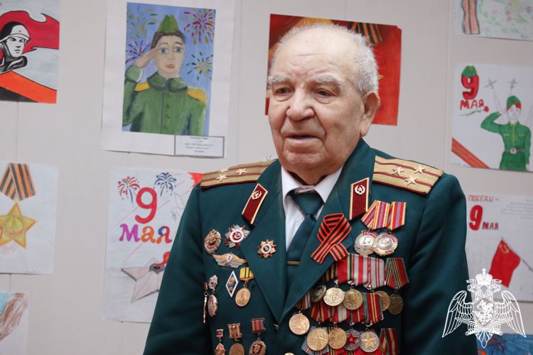Выставка творческих работ ветерана Великой Отечественной войны открыта в тюменском кинологическом центре Уральского округа Росгвардии (видео)