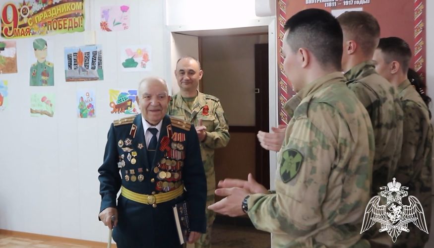 Выставка творческих работ ветерана Великой Отечественной войны открыта в тюменском кинологическом центре Уральского округа Росгвардии (видео)