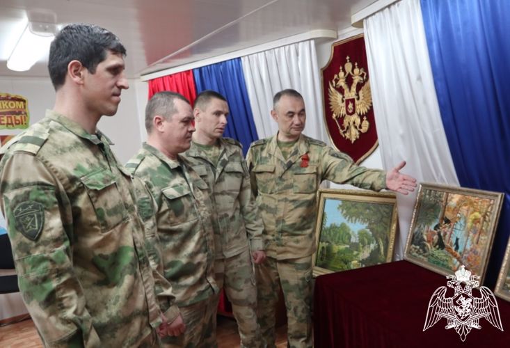 Выставка творческих работ ветерана Великой Отечественной войны открыта в тюменском кинологическом центре Уральского округа Росгвардии (видео)