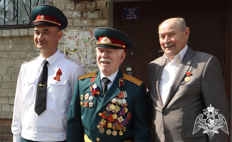 Росгвардия в Тюмени поздравила персональными парадами ветеранов Великой Отечественной войны
