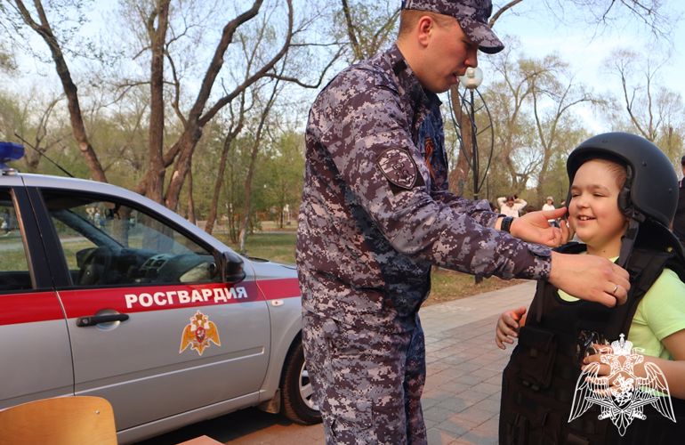 Росгвардия в Тюмени приняла участие в автопробеге «Нам дороги эти позабыть нельзя»