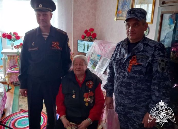 Росгвардейцы в Ишиме и Ялуторовске торжественным парадом поздравили тружеников тыла с Днём Победы 
