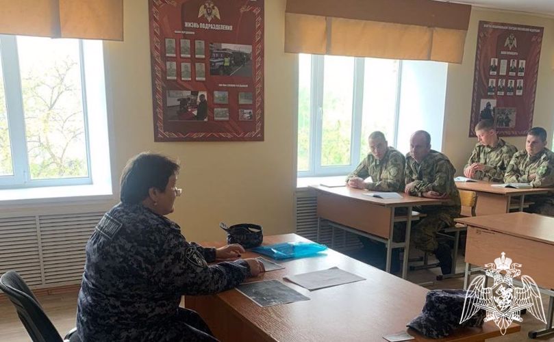 Сотрудники Управления вневедомственной охраны провели ряд профориентационных встреч для подростков и молодежи в Тюмени