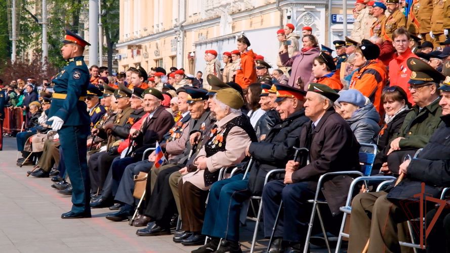 Росгвардия приняла участие в параде Победы в Екатеринбурге 