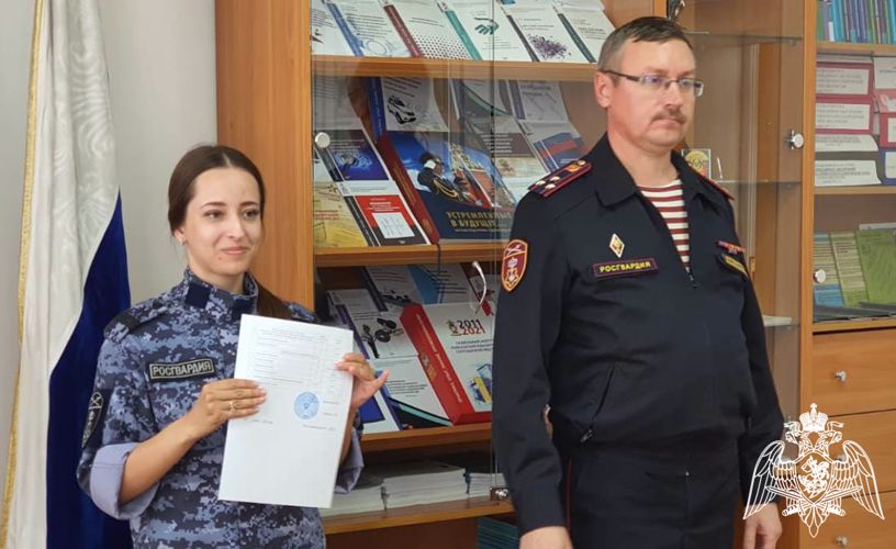 Молодые сотрудники из Уральского округа Росгвардии получили свидетельства о профессиональной подготовке в Тюмени