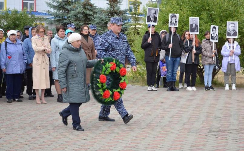 Росгвардейцы в День памяти и скорби присоединились к международной акции «Свеча памяти» в Тюменской области