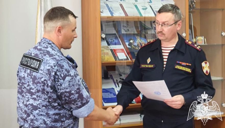 Молодые сотрудники из Уральского округа Росгвардии получили свидетельства о профессиональной подготовке в Тюмени