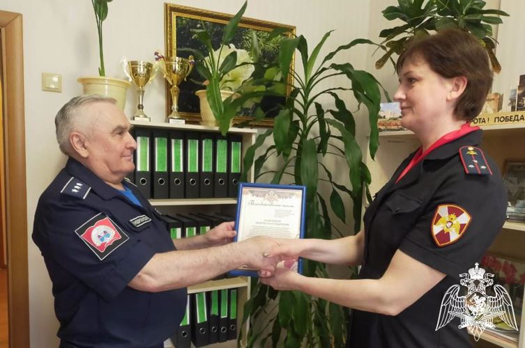 В рамках проекта «Каникулы с Росгвардией» бойцы ОМОН познакомили тюменских кадет со службой спецназа