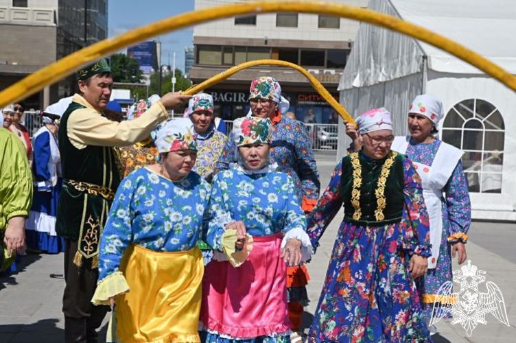Росгвардейцы и члены их семей приняли участие в акциях и мероприятиях ко Дню России в Тюменской области