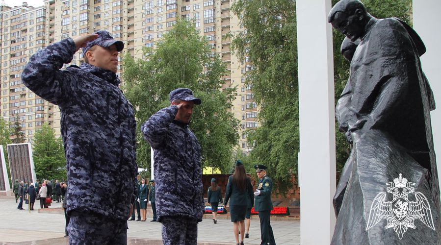 В День памяти и скорби начальник Управления Росгвардии по Тюменской области и личный состав почтили память павших героев Великой Отечественной войны