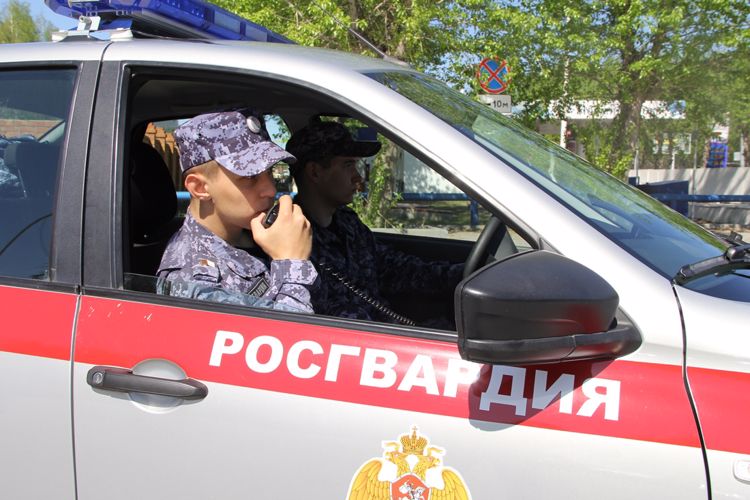 Сотрудники вневедомственной охраны задержали подозреваемых в краже в Тюмени