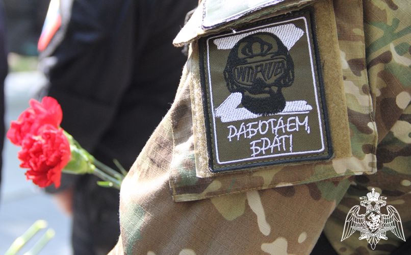 Росгвардейцы почтили память боевых товарищей в Тюмени