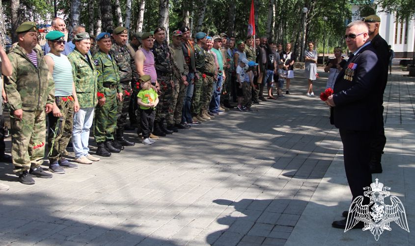 Росгвардейцы почтили память боевых товарищей в Тюмени