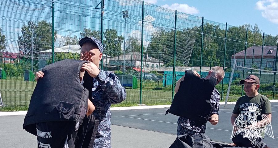 «Каникулы с Росгвардией» проходят для школьников в Тюменской области 