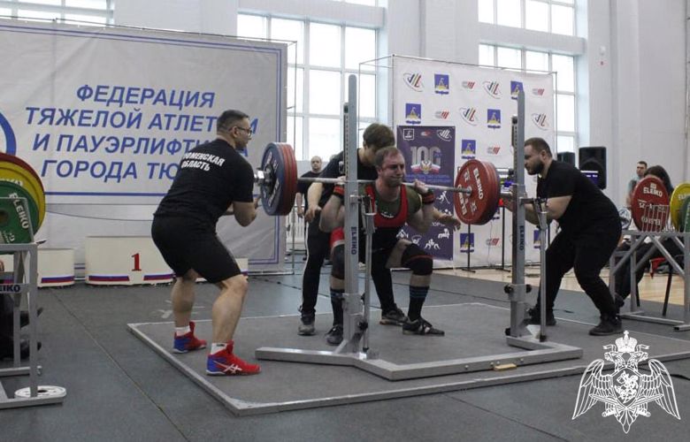 Спортсмен Росгвардии стал победителем Кубка по пауэрлифтингу в Тюменской области 