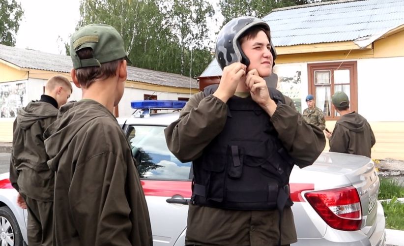 Сотрудники вневедомственной охраны Росгвардии в Тюмени познакомили подростков с особенностями  службы 