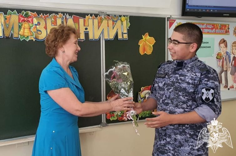 В акции «Спасибо учителю» приняли участие росгвардейцы  в Тюмени