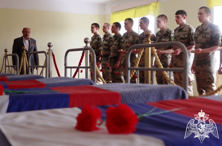 Память погибших боевых товарищей почтили росгвардейцы в Тюмени