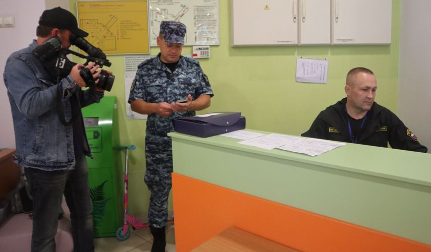 Росгвардия проверяет готовность объектов образования к новому учебному году в Тюменской области