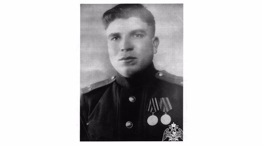 Ветерана Великой Отечественной войны поздравили с днём рождения росгвардейцы в Тюмени