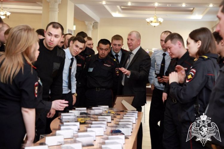 Офицер тюменского ОМОН коллекционирует модели служебного автотранспорта правоохранительных органов